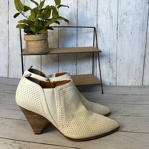 Franco Sarto NWOT Newbury Pointed Toe Perforated Creamy White Leather Bootie